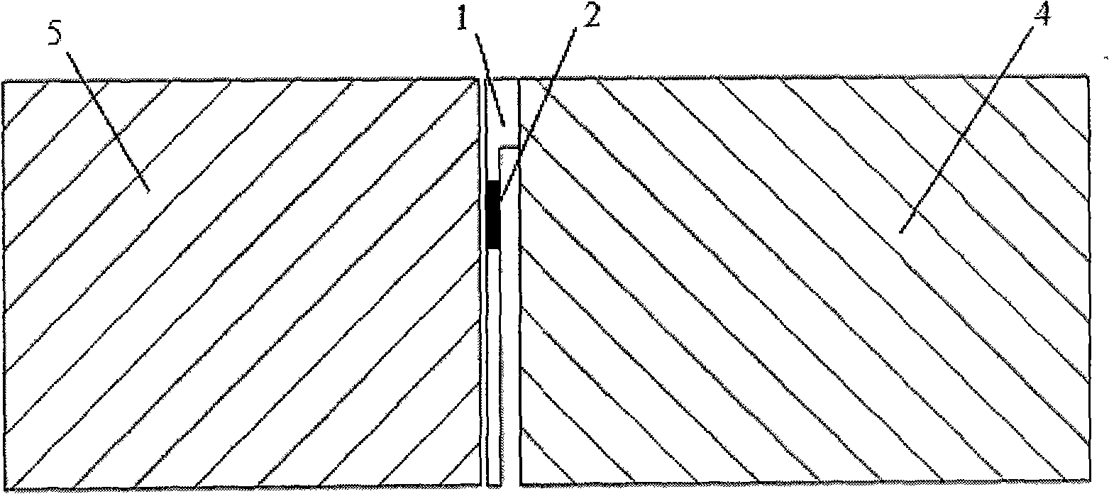 Magnetic bearing electromagnetic force sensing device based on optical fiber grating and on-line measurement system