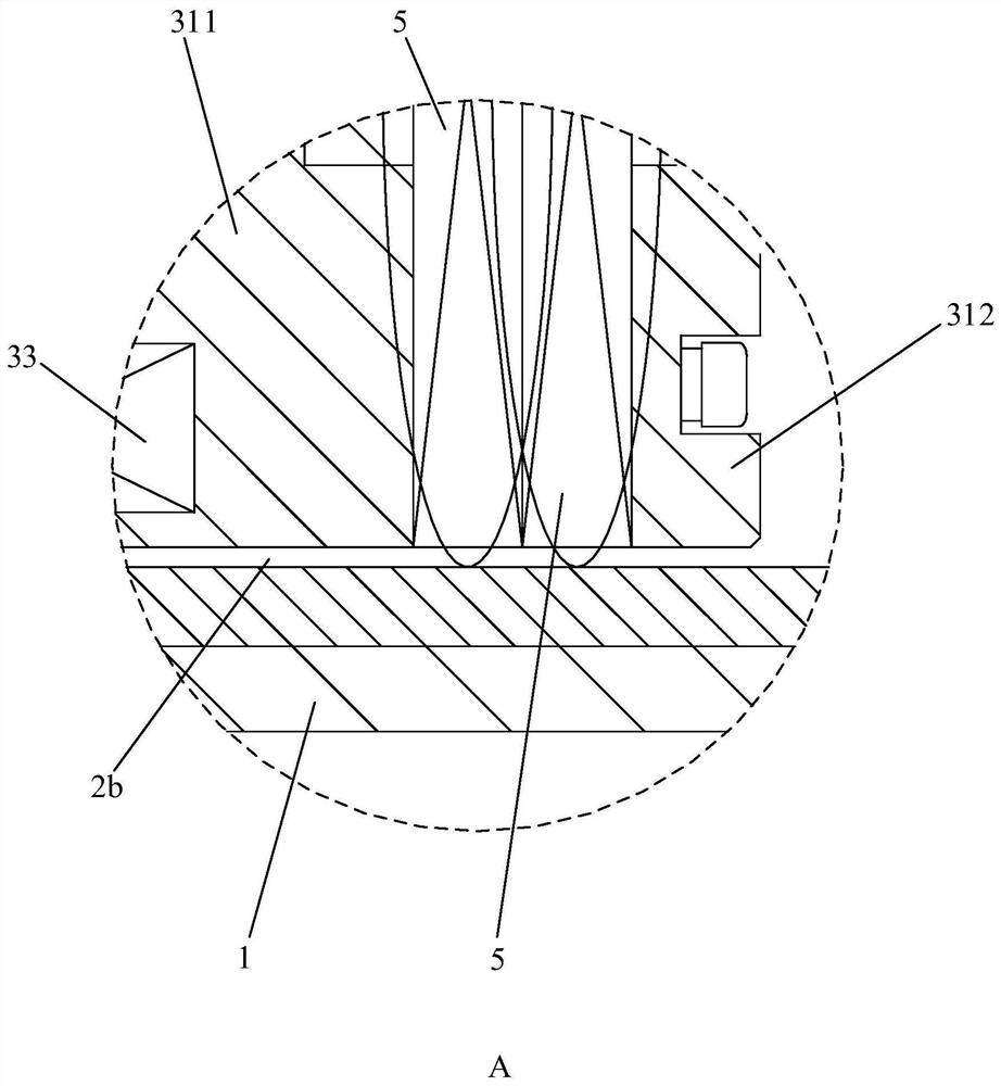 Two-cavity long-stroke magnetorheological fluid damper capable of saving magnetorheological fluid