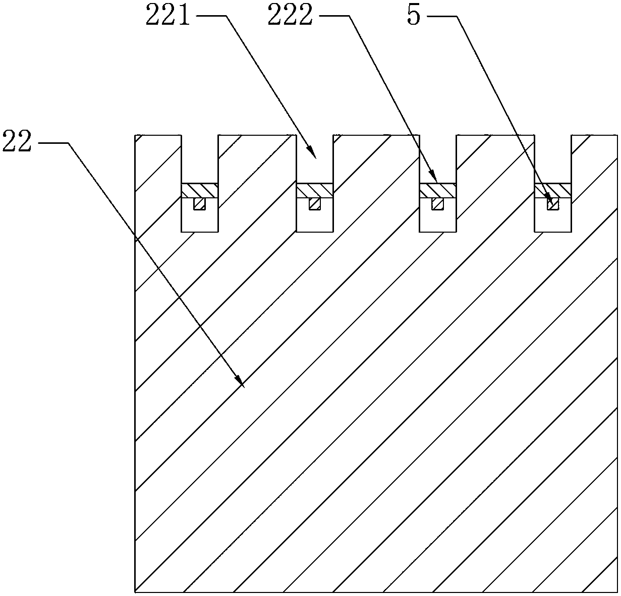 Coconut palm board pressing device capable of automatic feeding