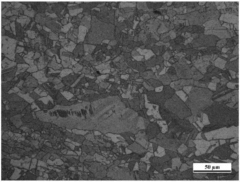 Heat treatment method capable of improving performance stability of medium/high-tonnage smelted CuNiSiCr alloy