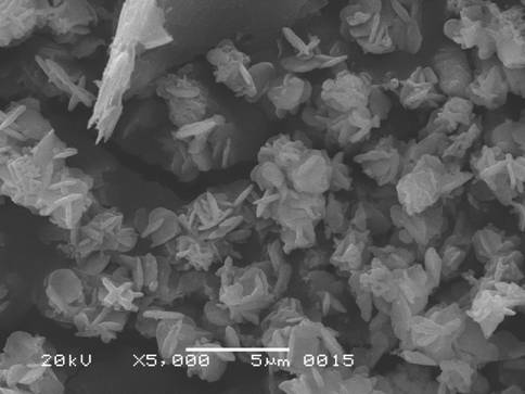 Method for treating high-impurity lithium iron phosphate waste powder by using low-consumption phosphoric acid