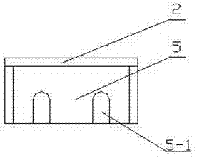 Quick die replacing device for prefabricated member hole and using method of quick die replacing device