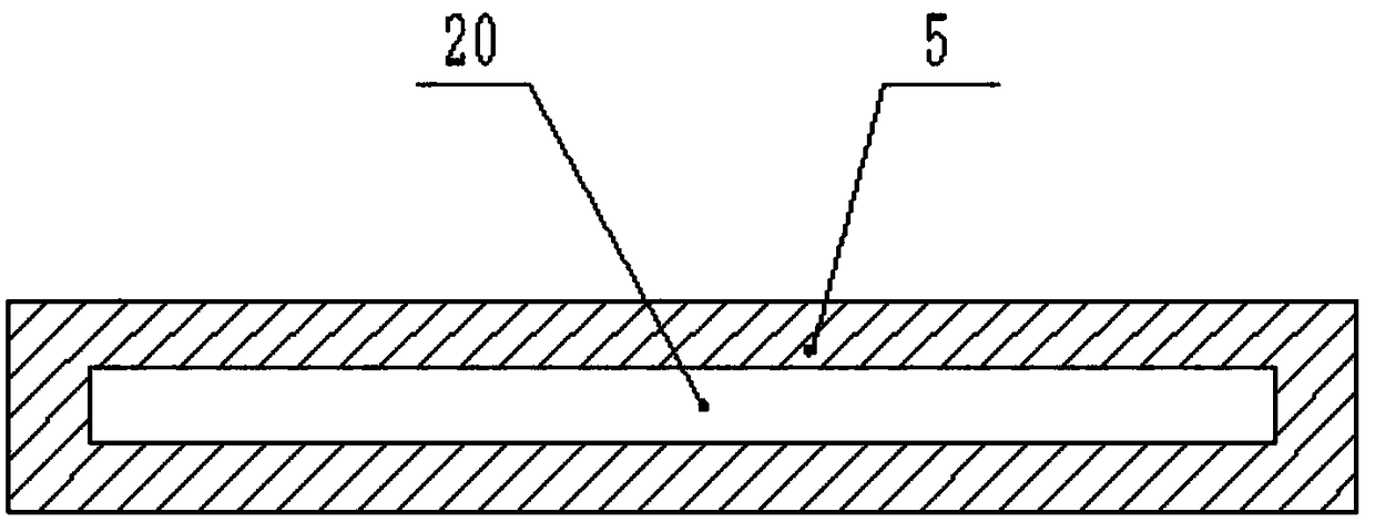 Grab bucket type feeding and transporting device for garbage crushing treatment