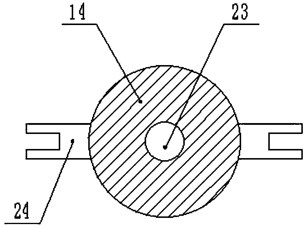 Grab bucket type feeding and transporting device for garbage crushing treatment