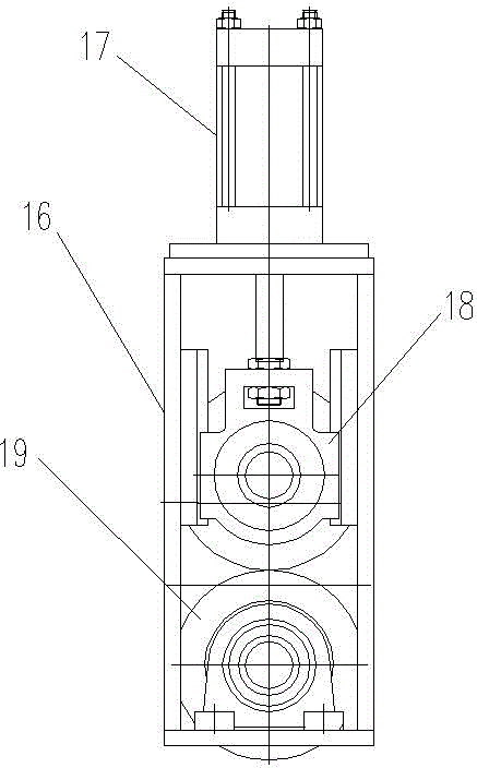 Automatic fabric placing and laminating device of artificial leather and PVC (polyvinyl chloride) floor