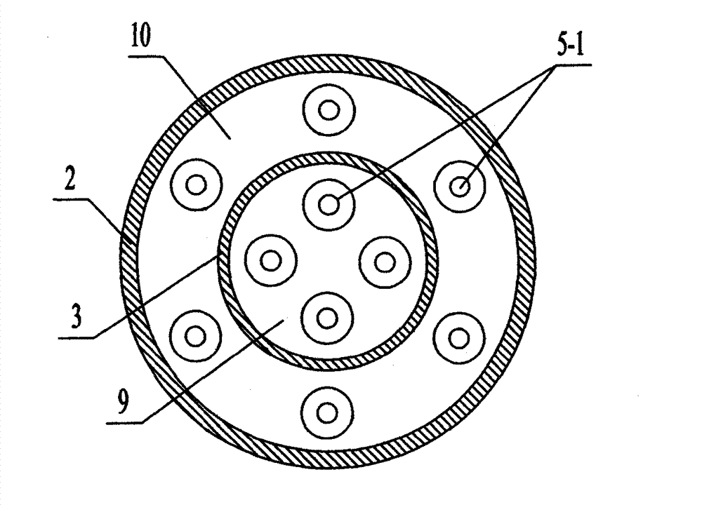 Pressure-adjustable uniform-dryness layered steam distributing tool