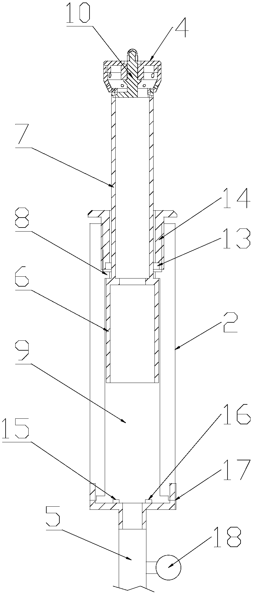 Automatic lifting type rotary spraying device and washing tank comprising same