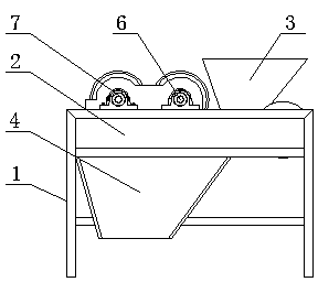 Corn ear multi-roll thresher based on dispersing and then threshing