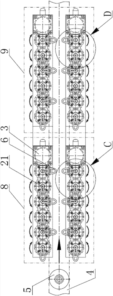 Striking defoaming device for online conveying bottle bodies, and defoaming method thereof