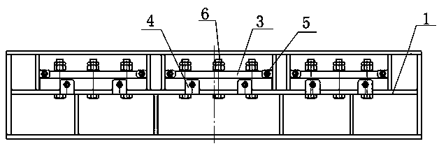 A pass-through double-toothed roller crusher with side tooth plate installation and adjustment device and its adjustment method