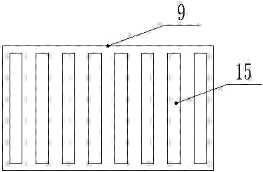 Smashing device for ore processing and with function of continuous shaking blanking