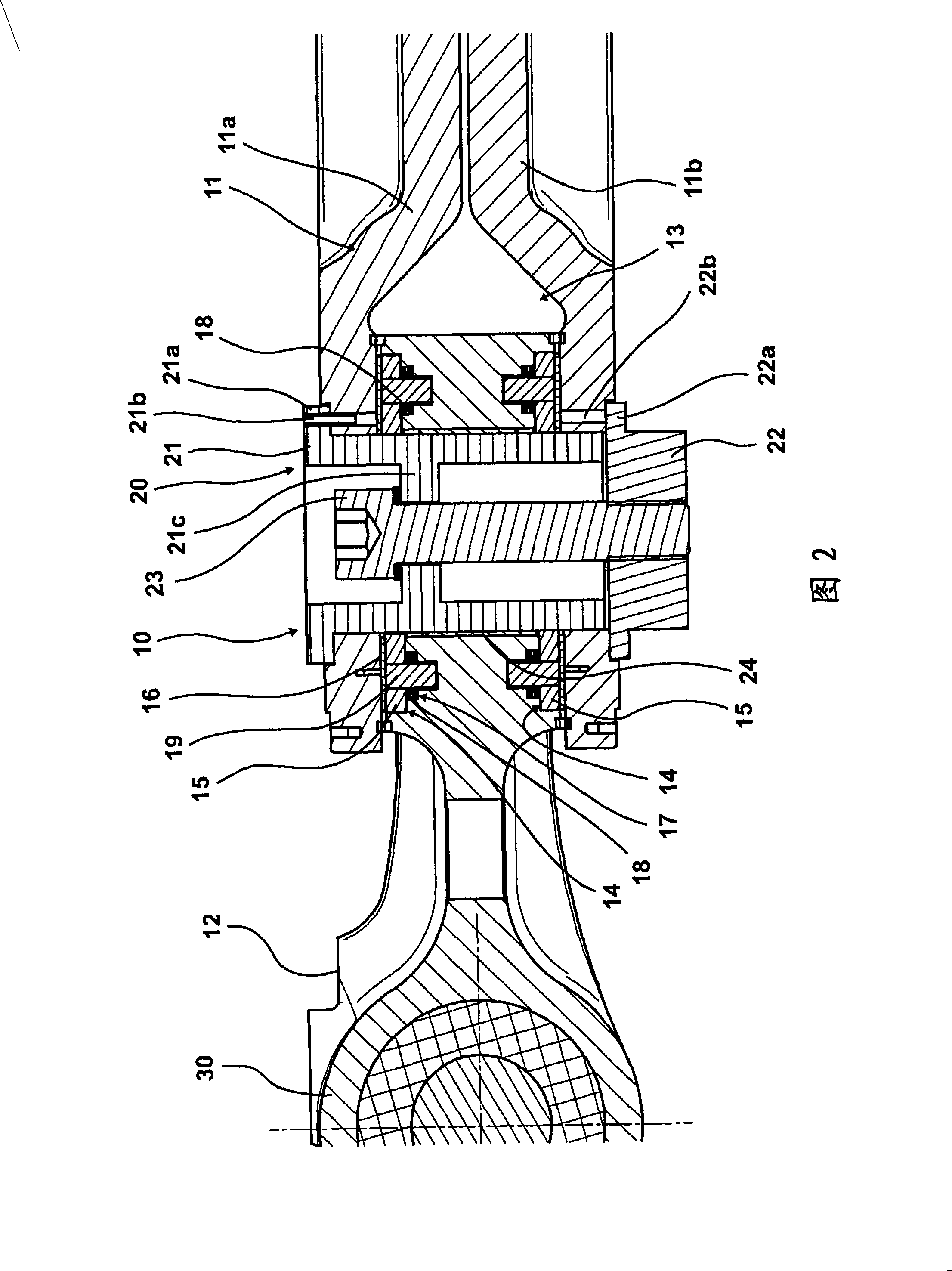 Joint between two vehicle components joined to each other with a hinge, such as of an articulated vehicle, comprising an articulated joint