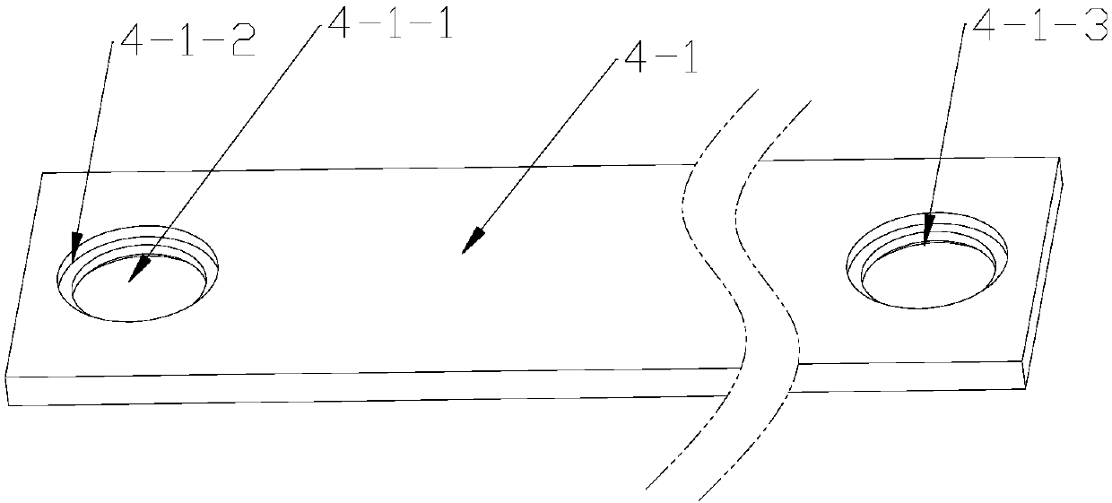 Lower base plate of double-layer turnout vibration damping fastener and manufacturing method of lower base plate