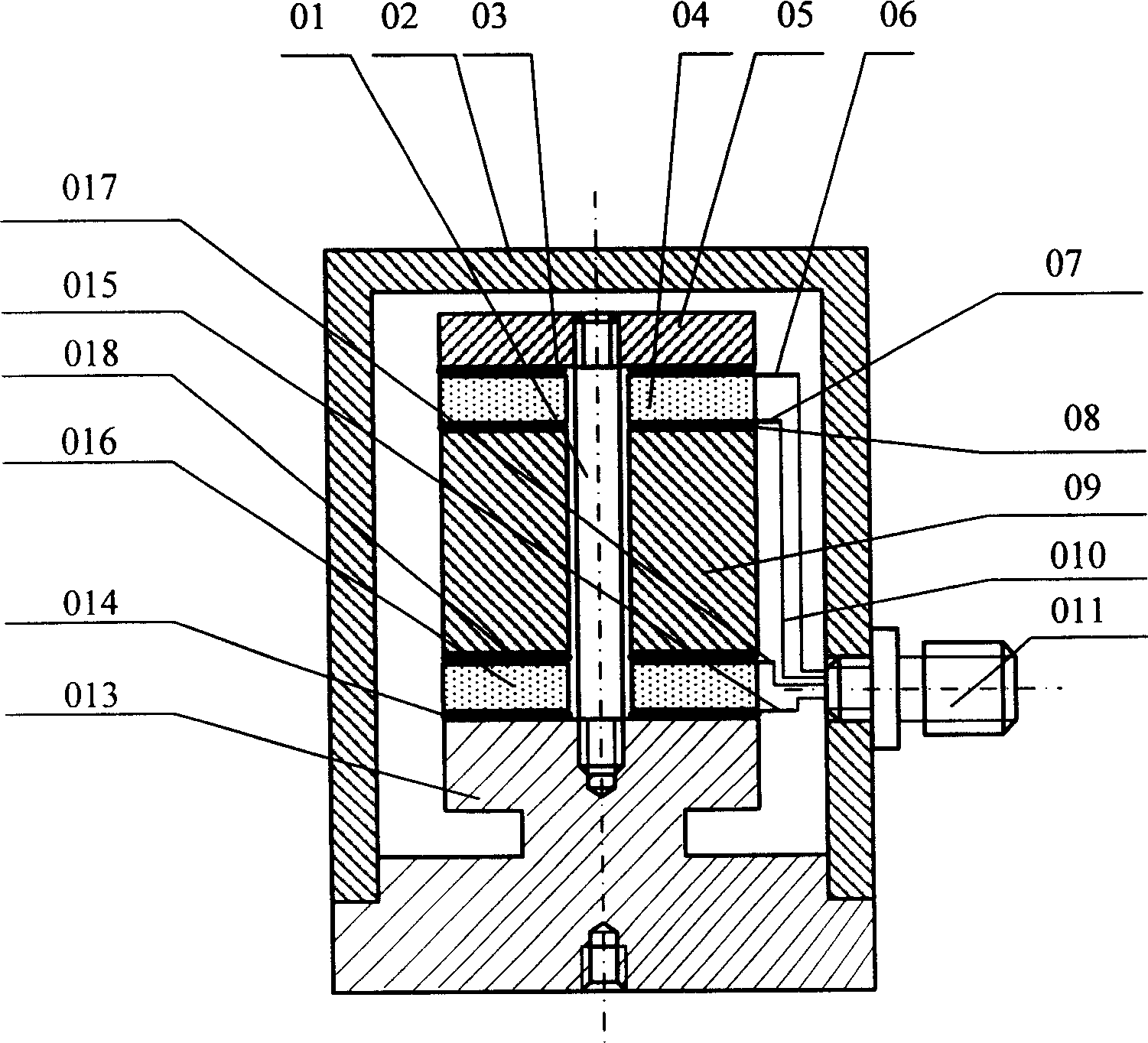 Differential piezoelectric acceleration sensor