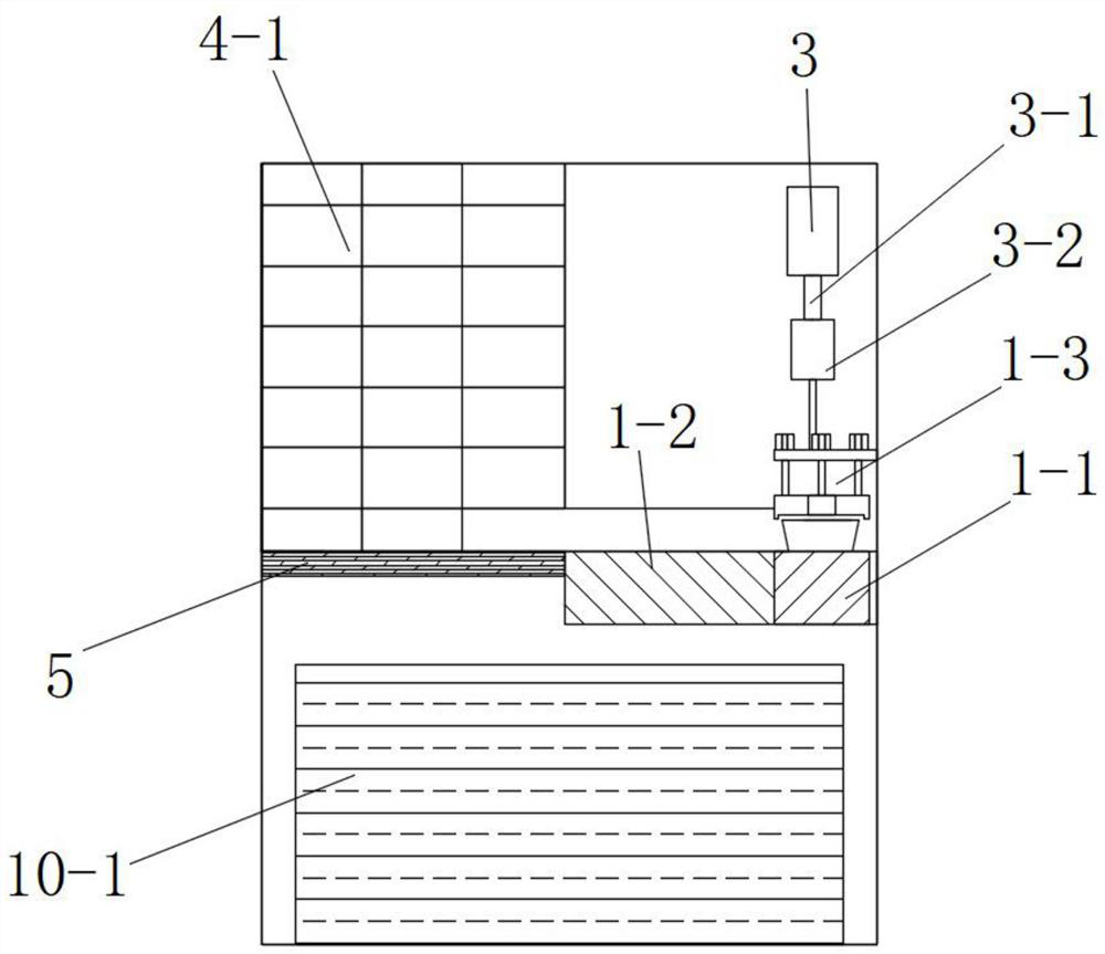 Vending machine capable of heating rice instantly