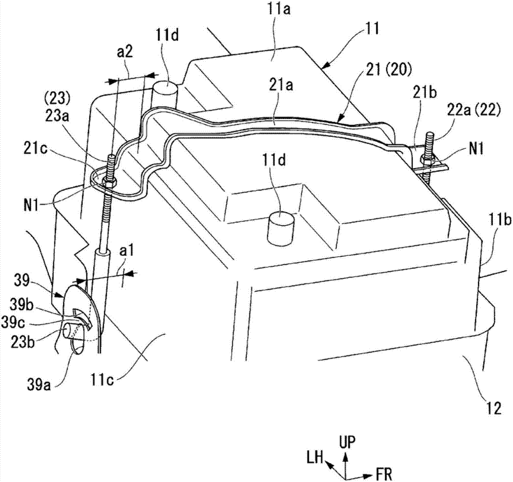 Automobile battery mounting structure