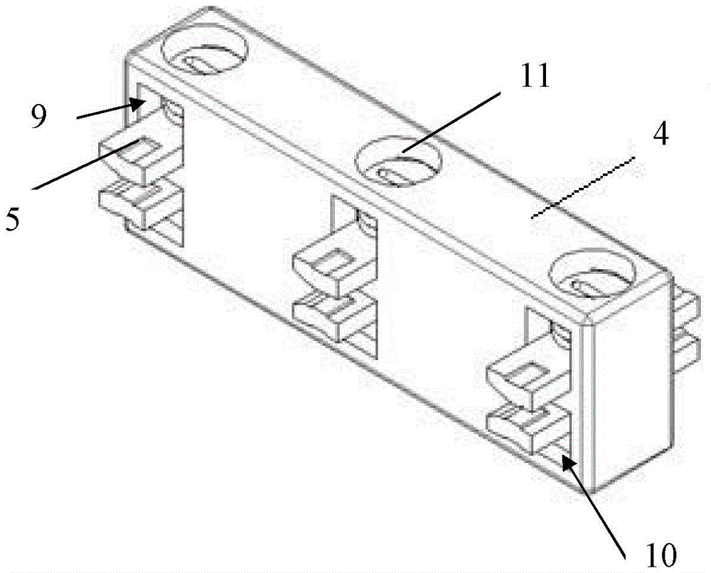 Movable contact group for disconnector capable of improving contact stability