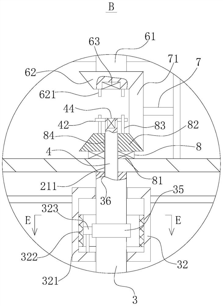 Fish feed cooking and crushing device