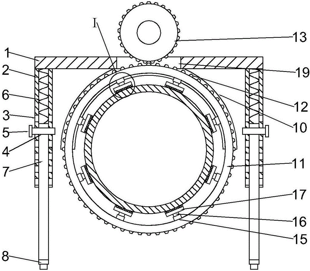 Anti-corrosion paint spraying maintenance device applicable to oil transferring pipelines of multiple specifications