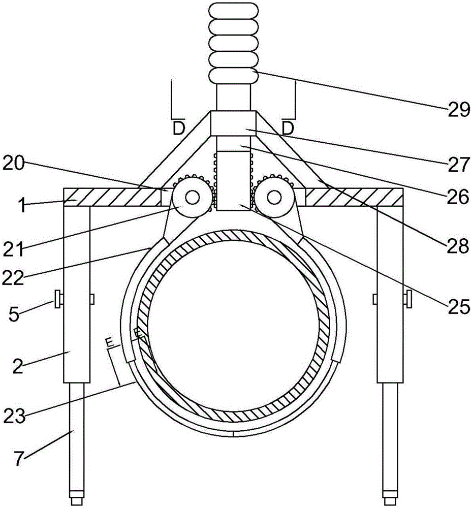 Anti-corrosion paint spraying maintenance device applicable to oil transferring pipelines of multiple specifications