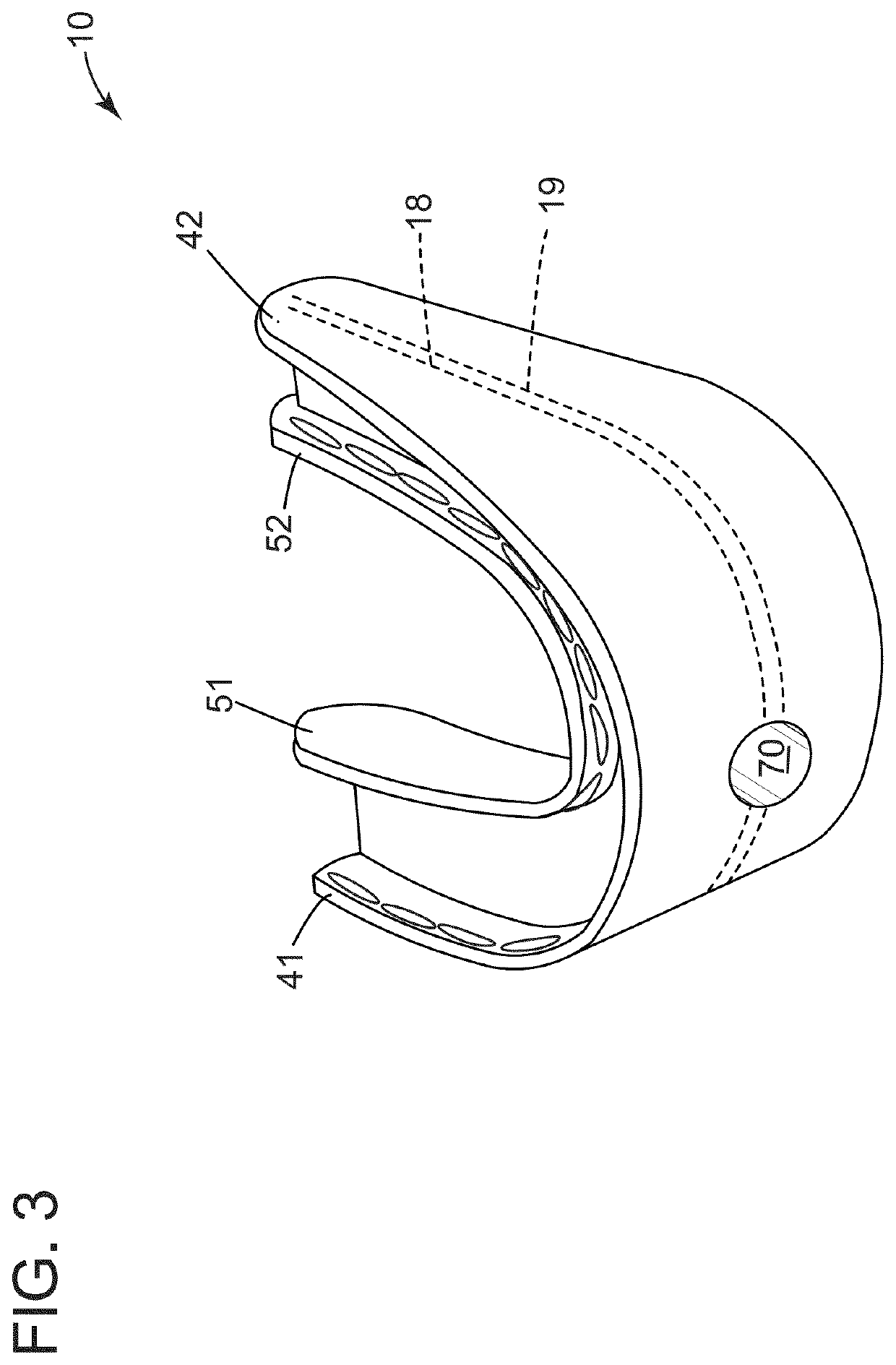 Hand-held therapeutic oral device for cooling oral tissue of a user