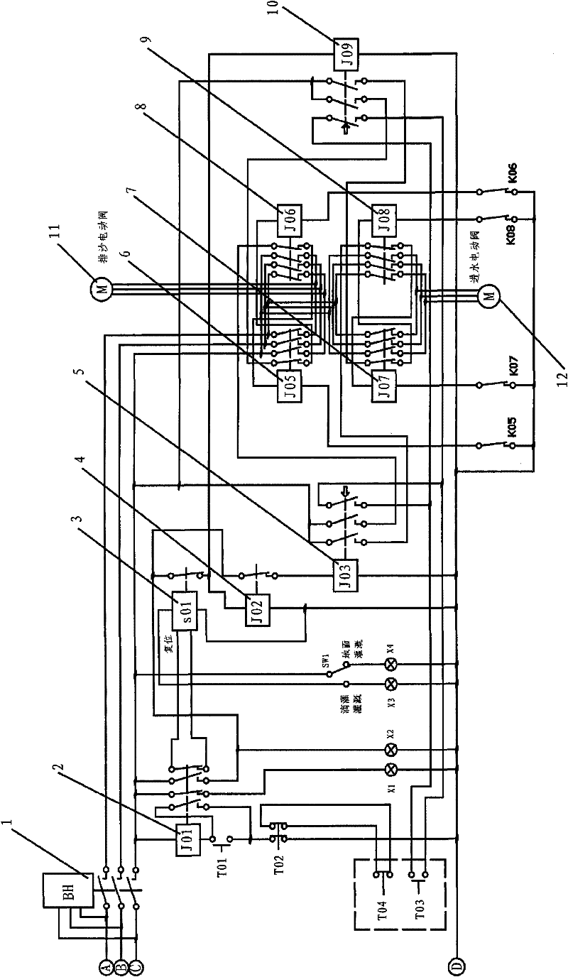 Automatic desilting control device and method for drop-irrigation head of multi-sand driven well