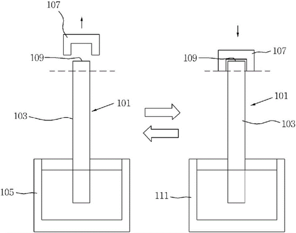 Thin heat pipe having wicks of crisscross structure