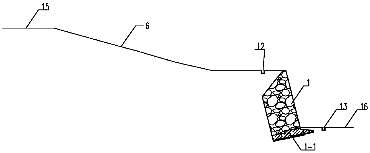 Fill side slope gravity type retaining wall reinforcing structure and construction method thereof