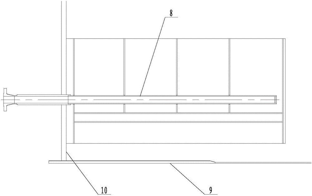 Large-scale guiding tank for electric heaters of fused salt storage tank