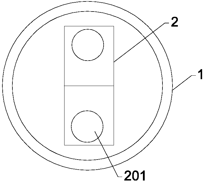 Sand screening device for efficiently separating waste residues