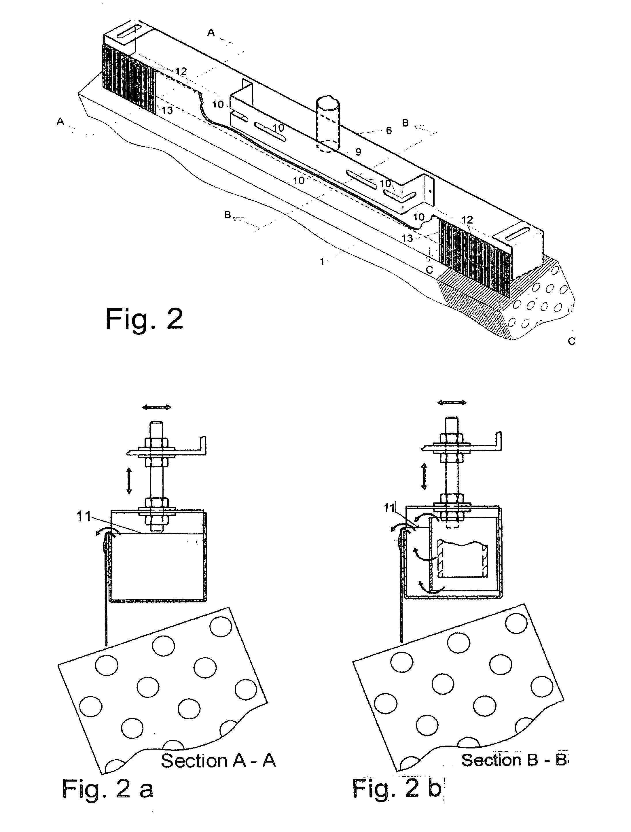 Water supply channel for evenly wetting a hybrid dry cooler