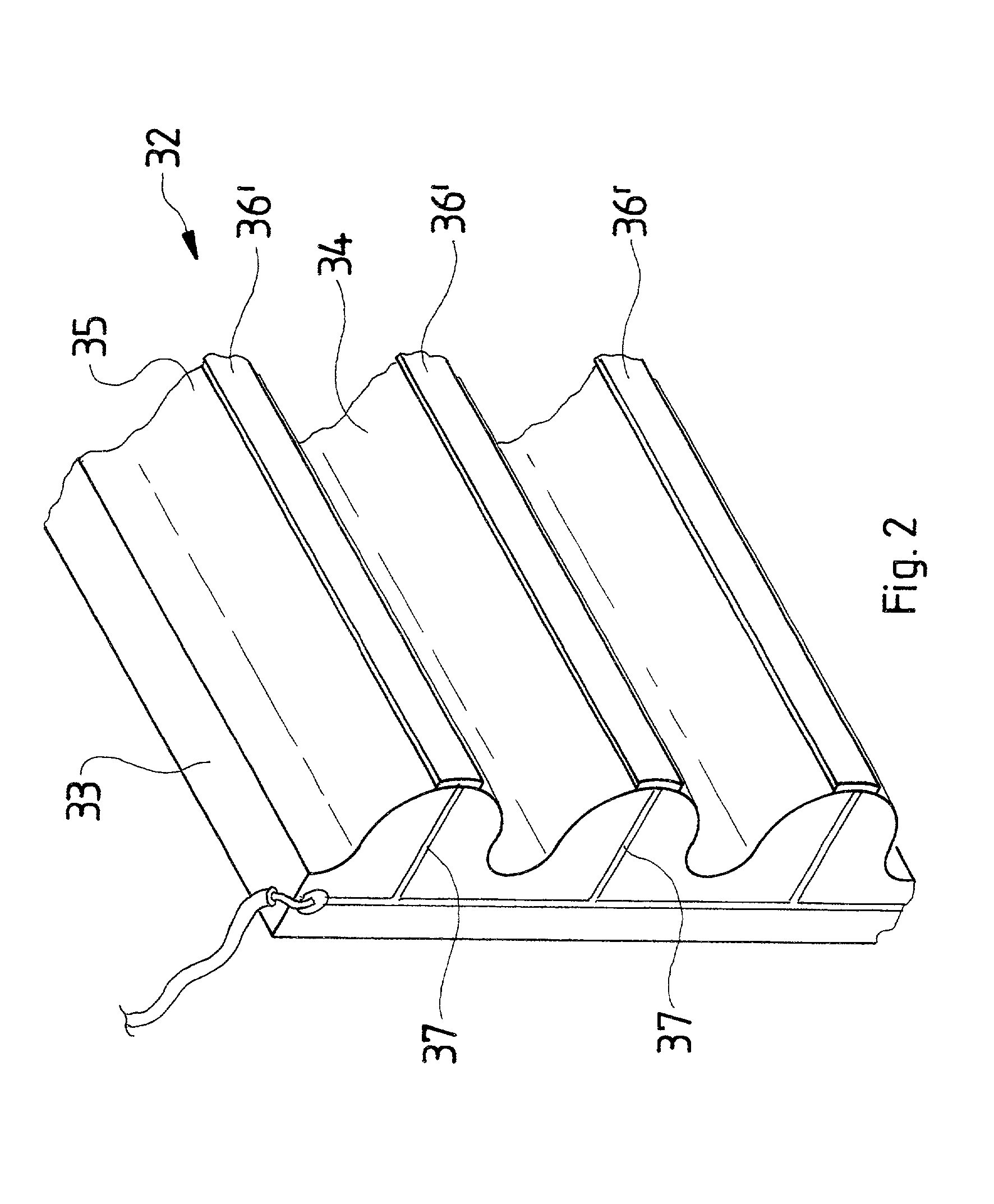 Chamber for the treating cells contained in a suspension in an electric field