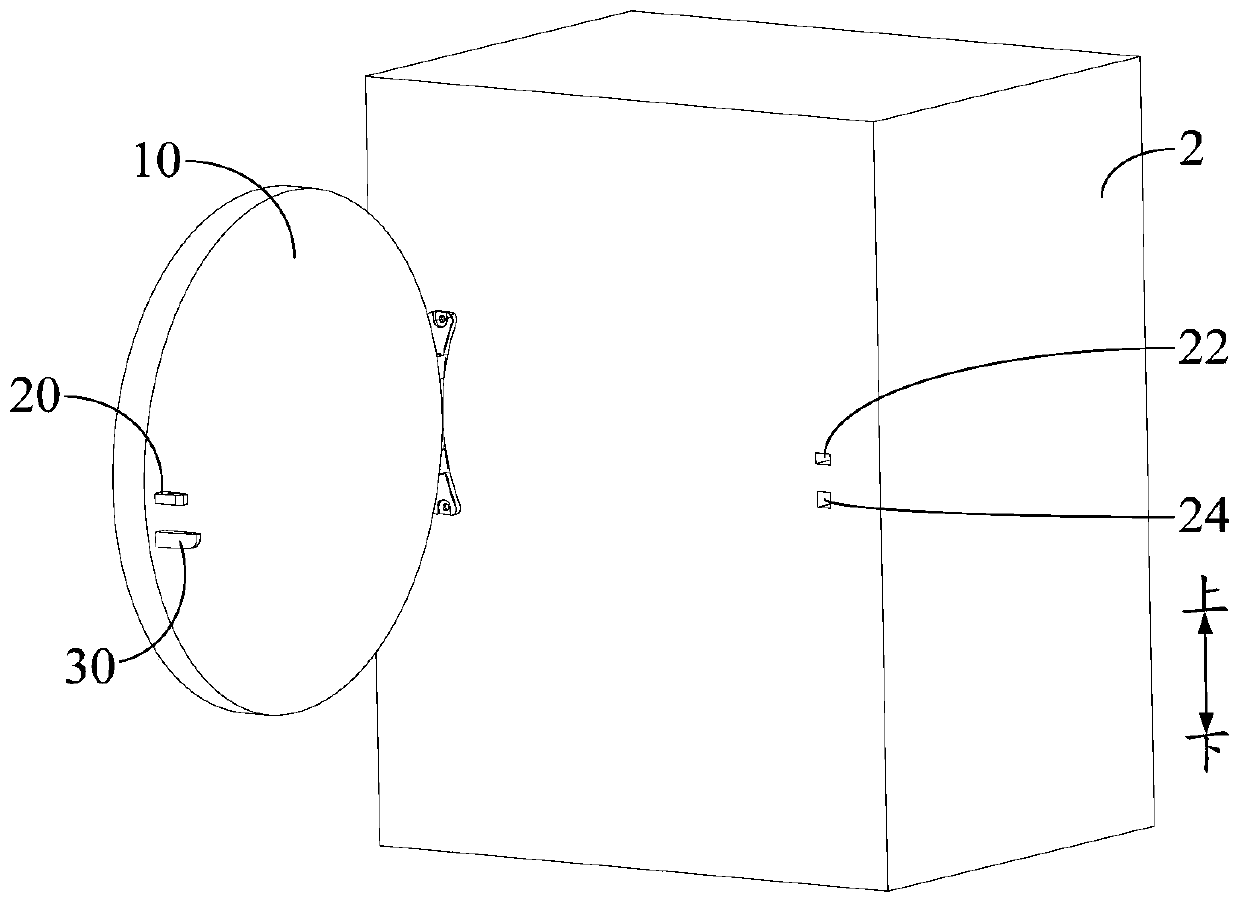 Door fitting and clothes treating apparatus