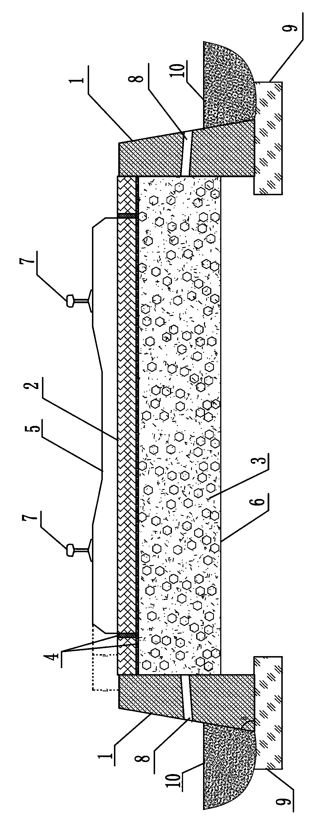 Railway solidified and closed ballast bed and solidification and closing method