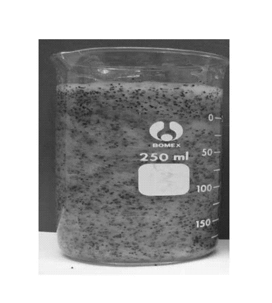 Low-damage fracturing fluid and fracturing method