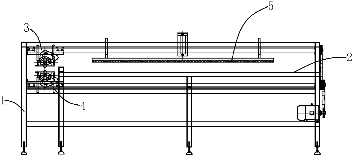 Plastic extruding plate cutting machine