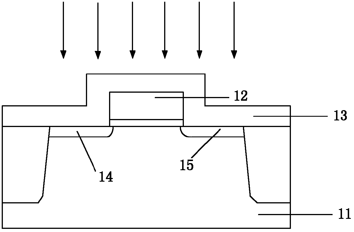 MOS element manufacturing method for reducing damage caused by hot carriers injection