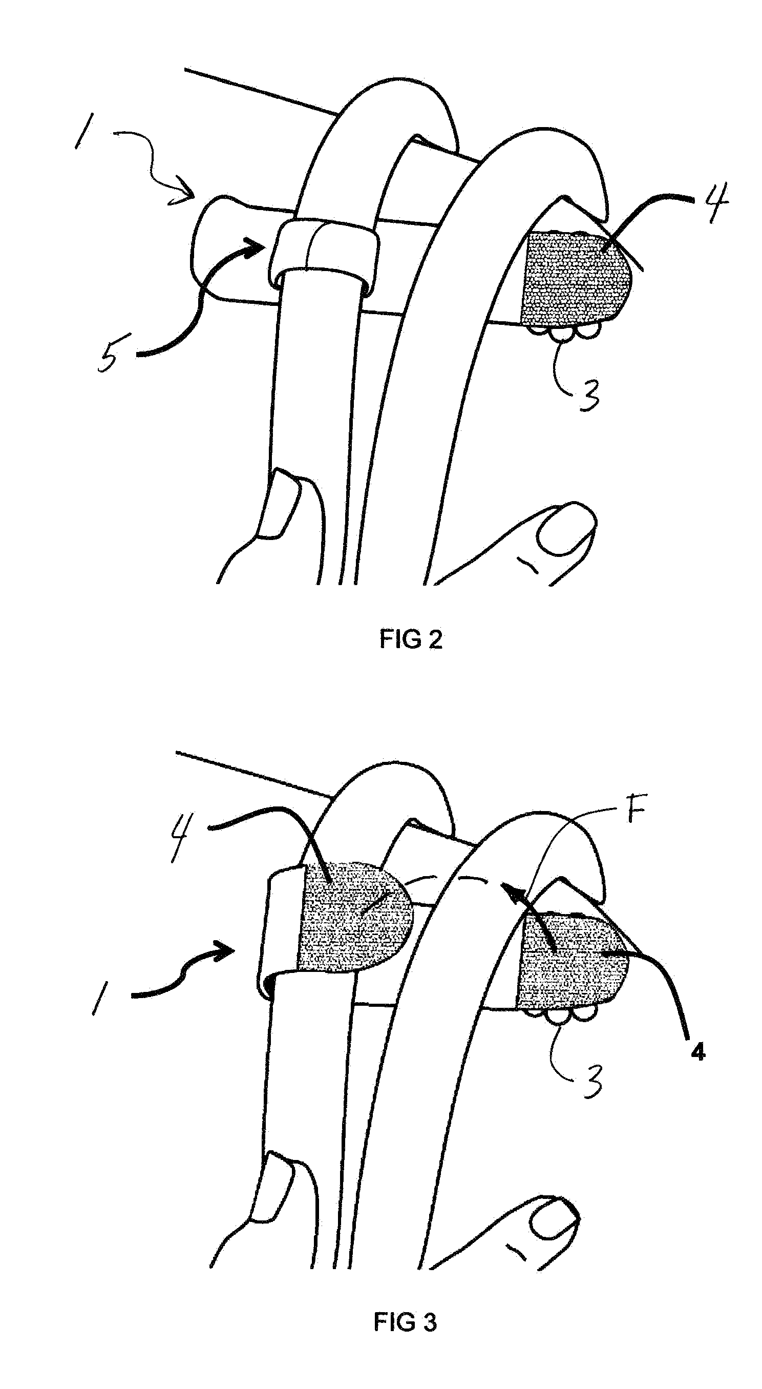 Device to hold two handbag or purse handles together