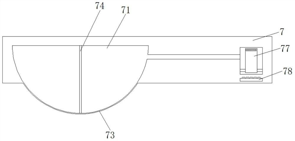 An aquatic product processing device