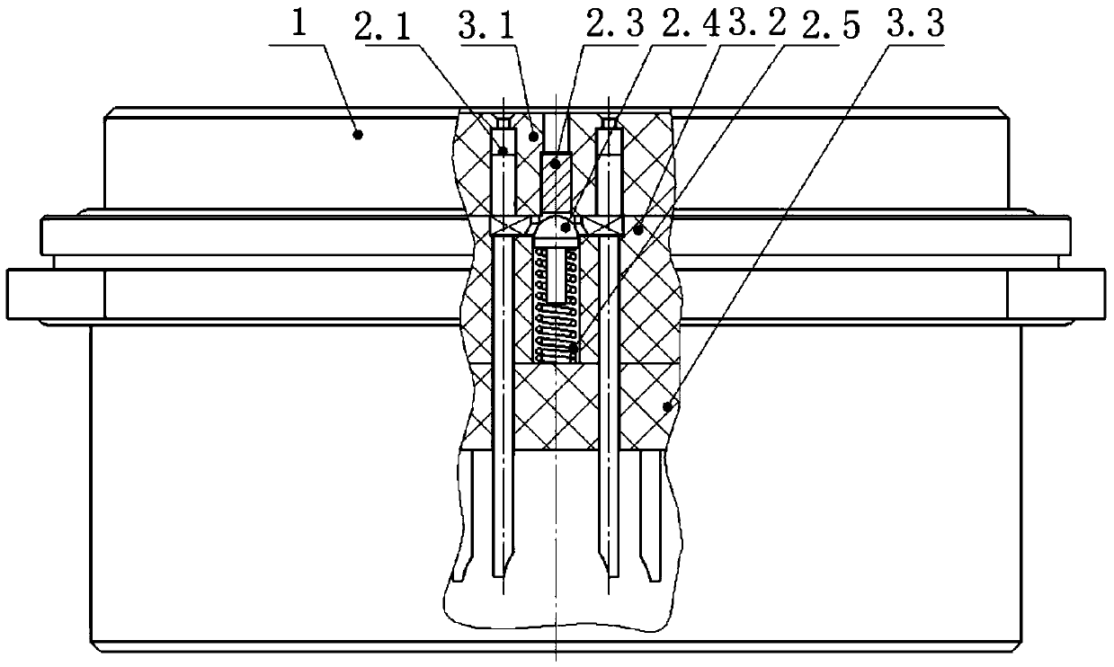 Short-circuit protection connector with self-detecting structure