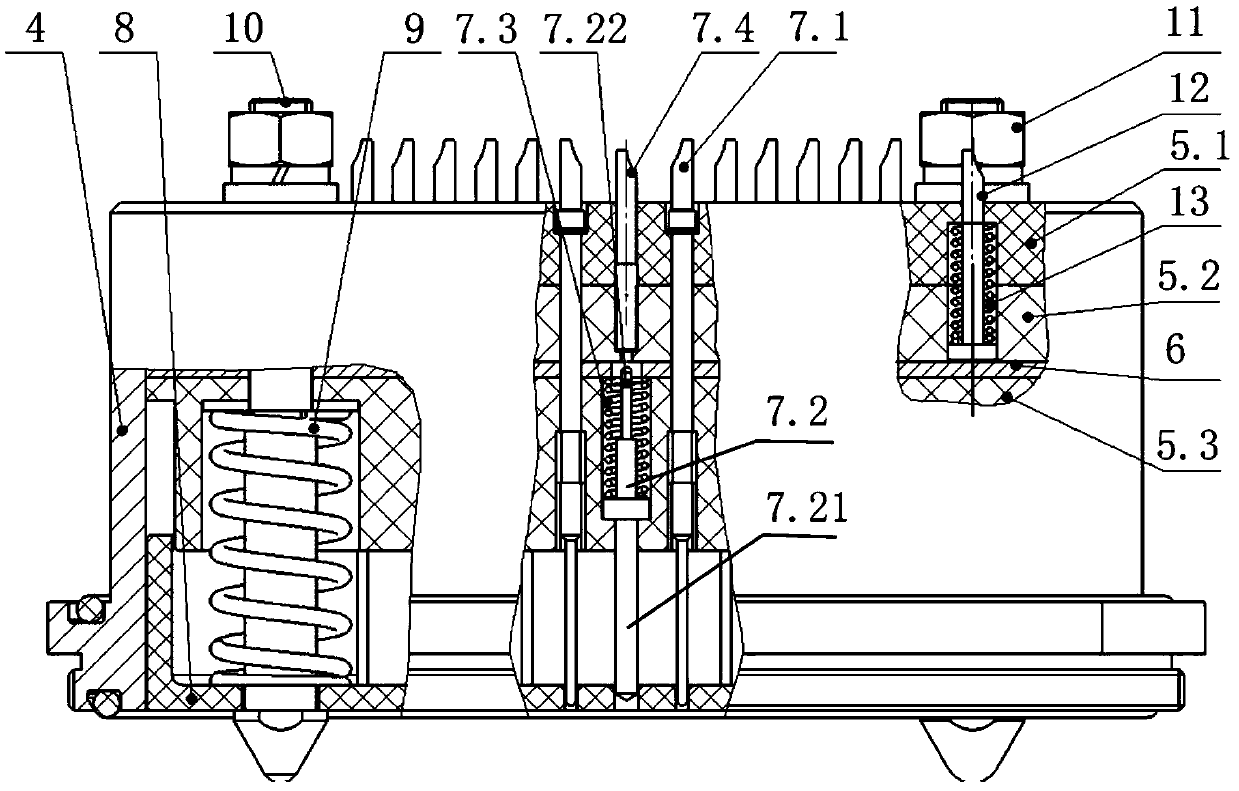 Short-circuit protection connector with self-detecting structure