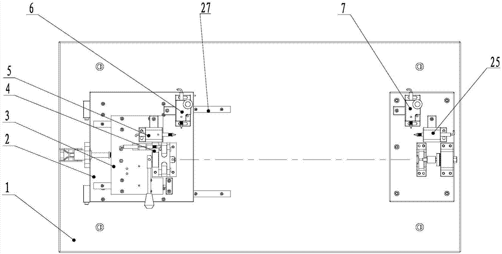 Locating device used for stepped shaft runout detection and locating method thereof