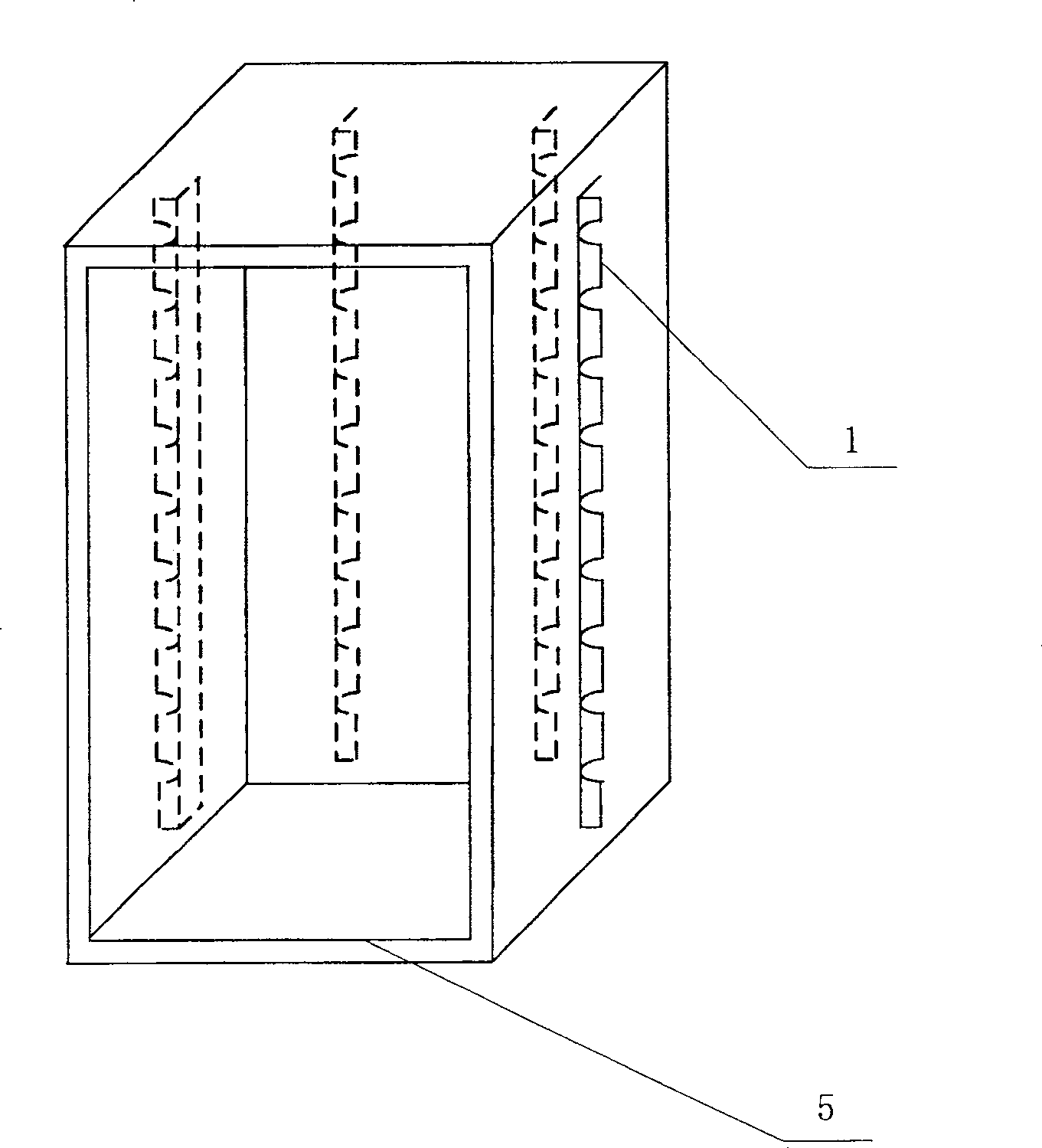 Low-temperature cabinet, low-temperature cabinet vaporizer fixing strip and fitting method