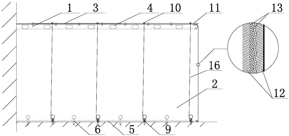 Detonated floating type fence for blocking soluble hazardous chemical leakage of medium- and small-scale docks