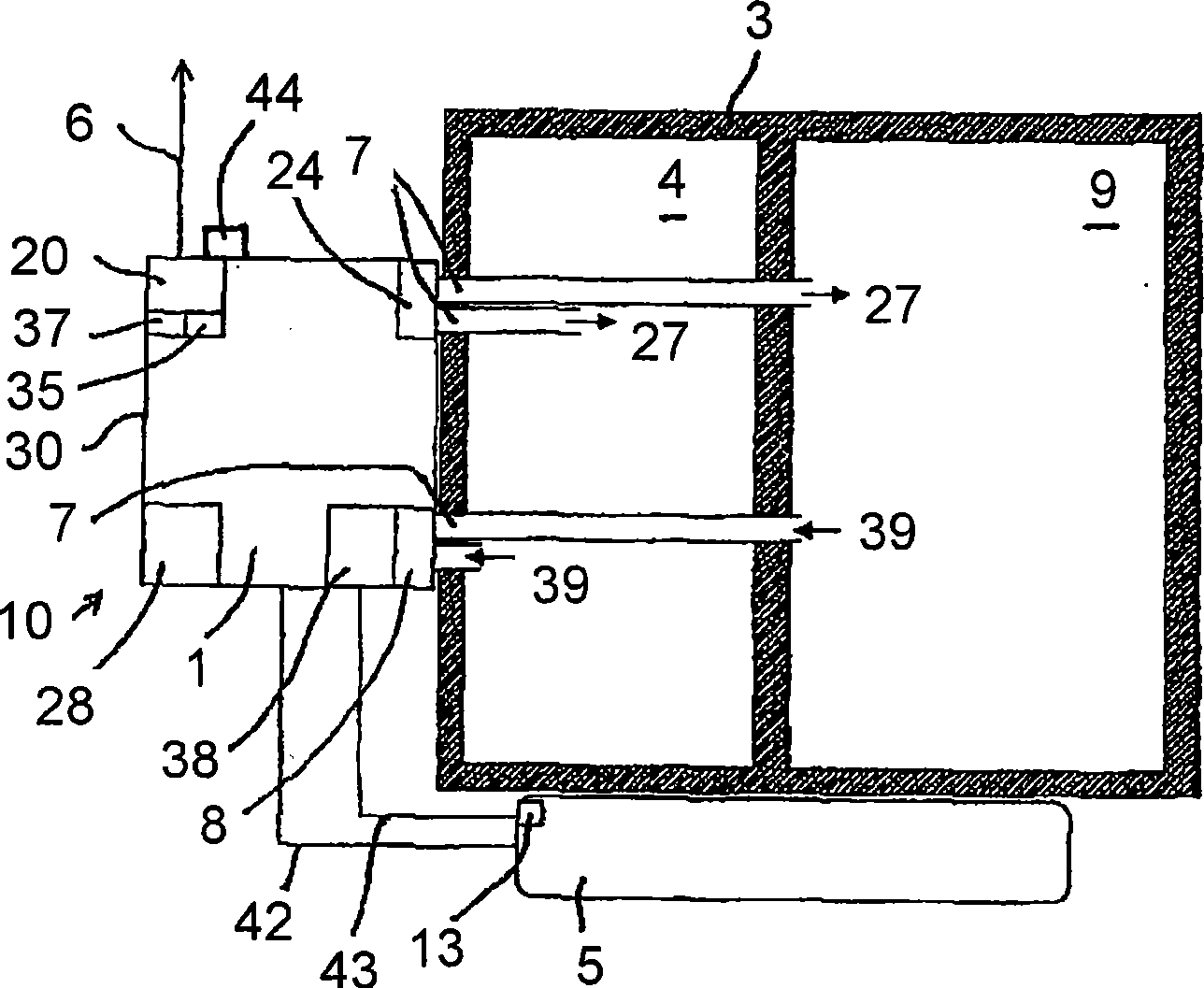 Refrigerated vehicle with an external refrigeration module and a refrigeration method