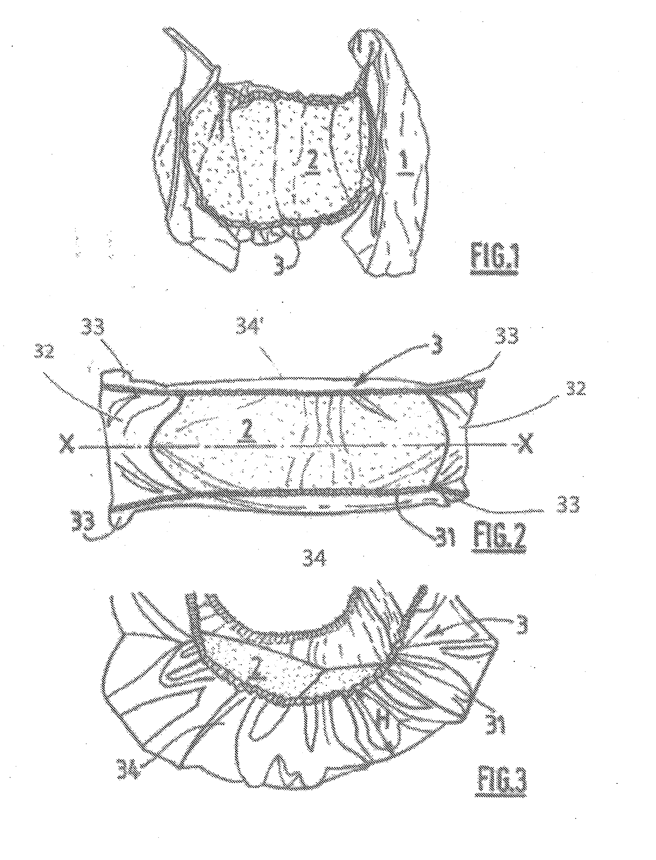 Structure with a reusable absorbent layer and associated sleeve