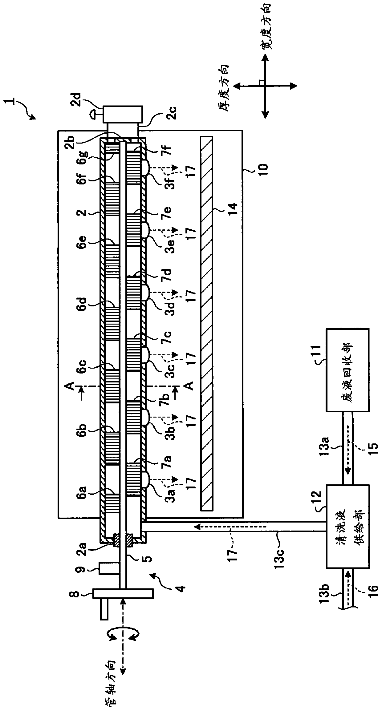 Cleaning liquid spraying device and cleaning liquid spraying method