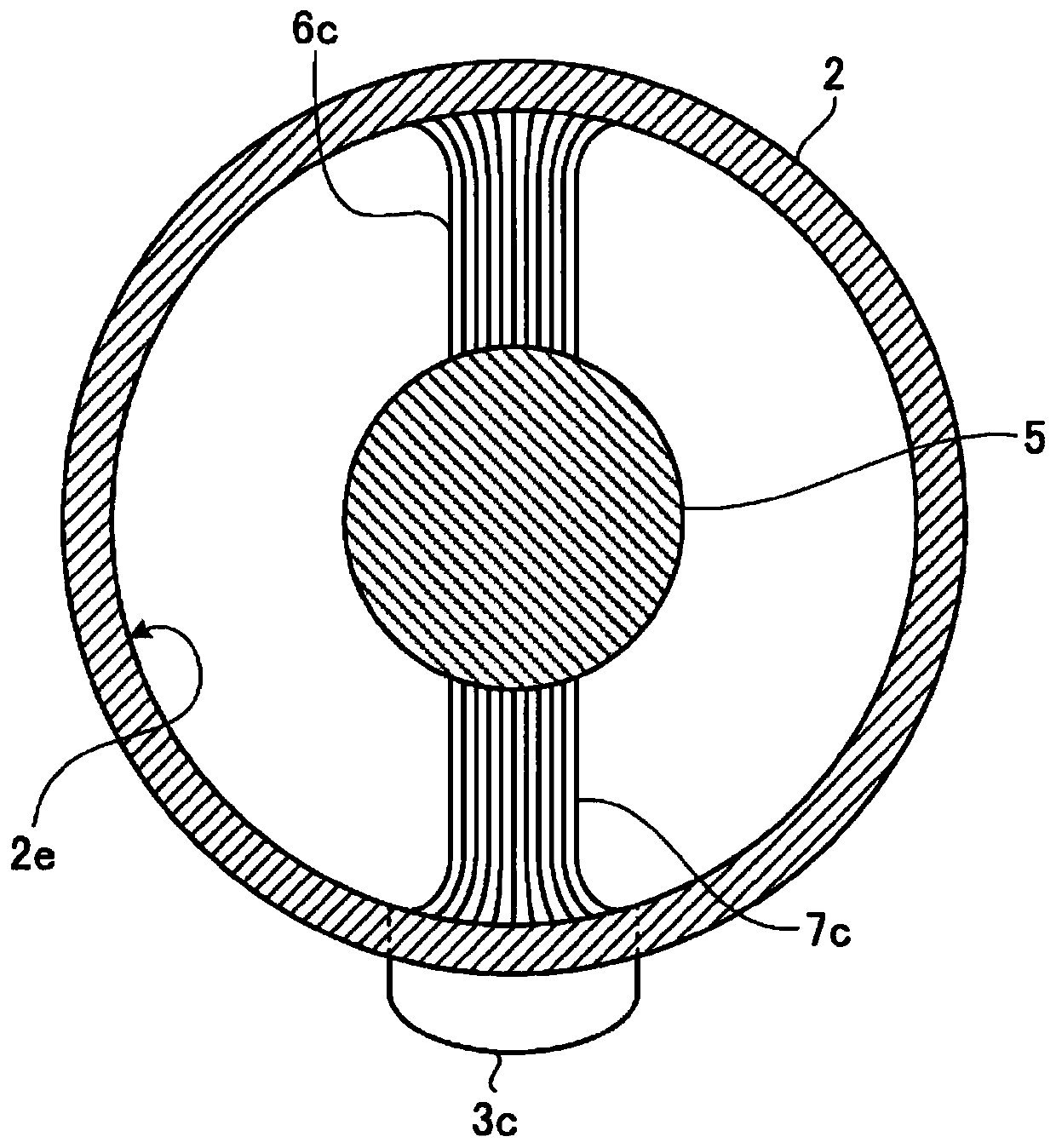 Cleaning liquid spraying device and cleaning liquid spraying method