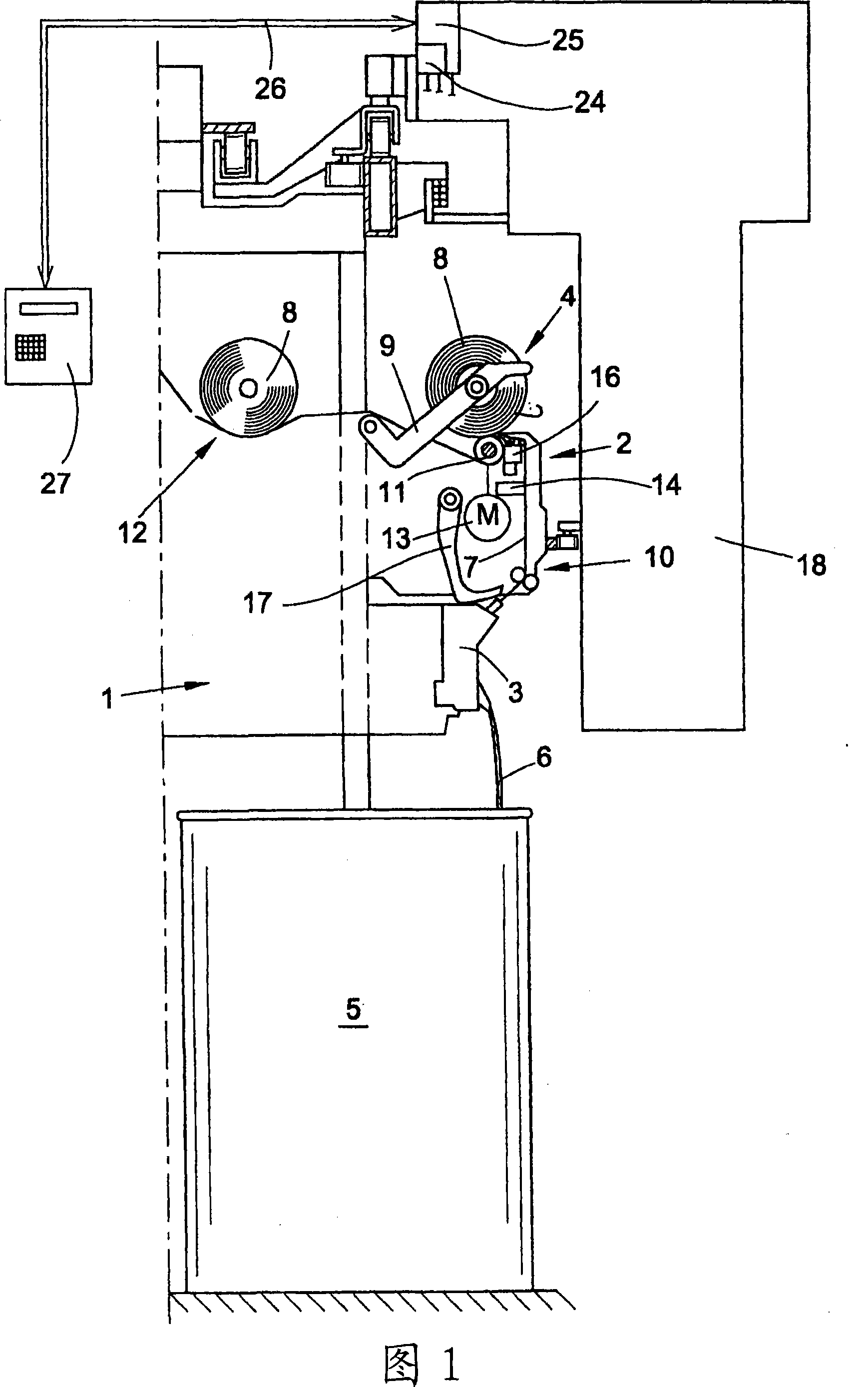 Textile machine that produces cross-wound bobbins