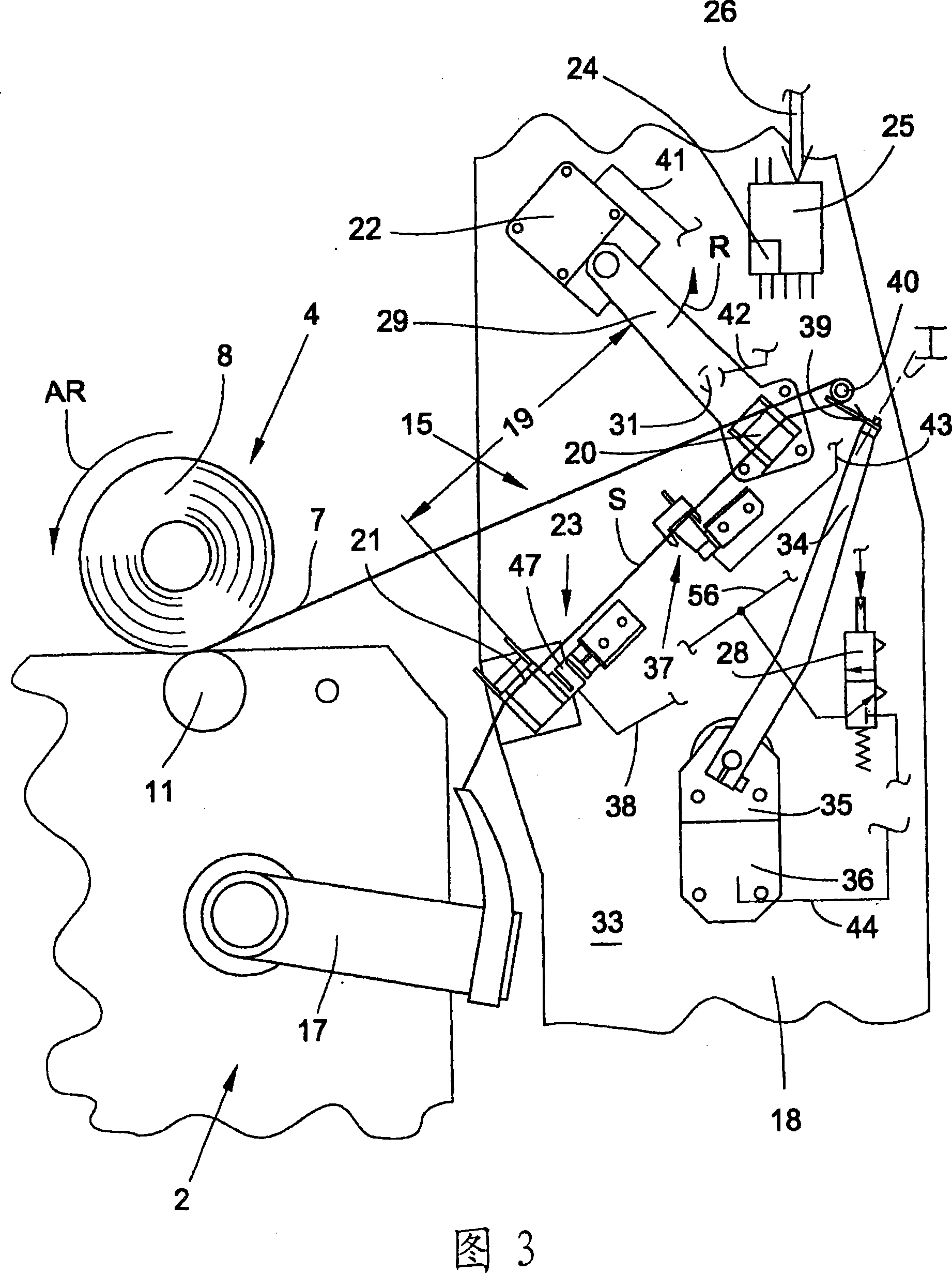 Textile machine that produces cross-wound bobbins